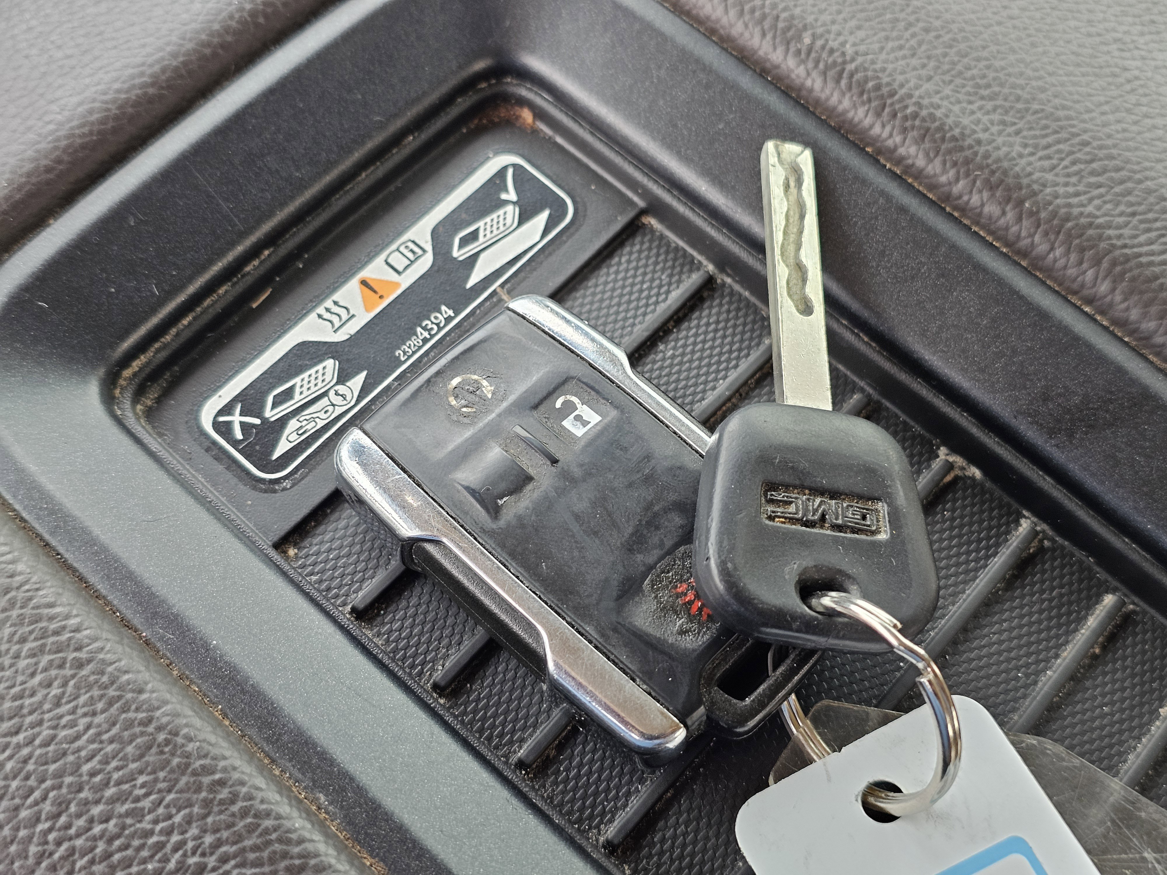 Used 2018 Dark Slate Metallic GMC Denali image 29
