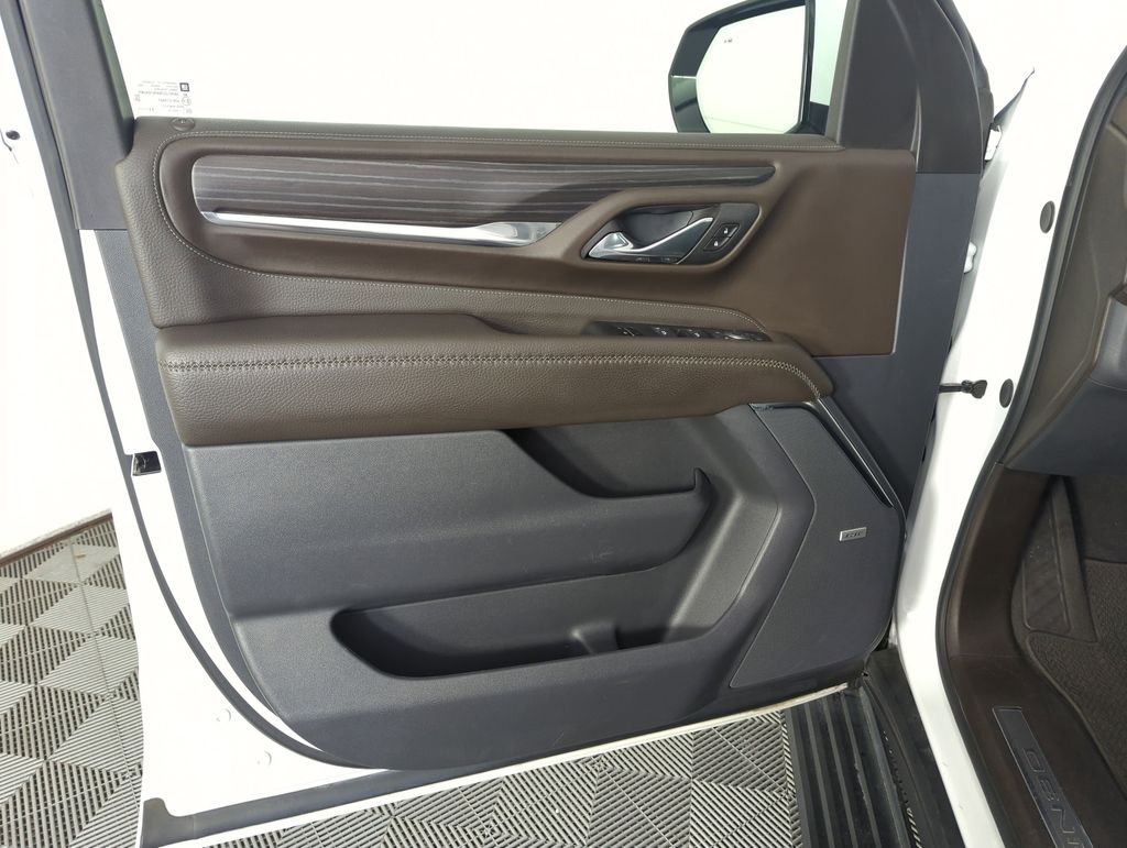 Used 2023 White GMC Denali image 17