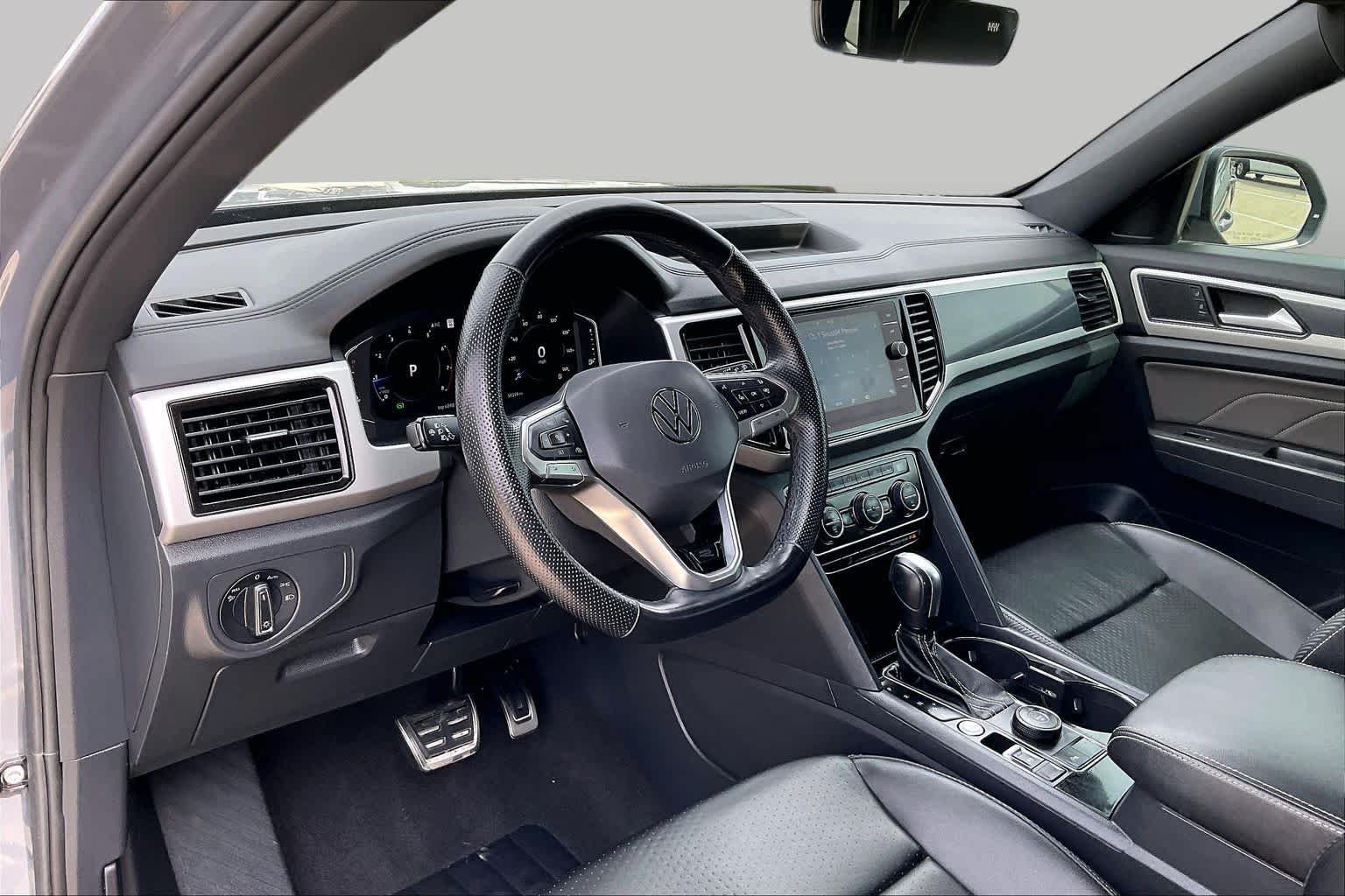 Used 2022 Pure Gray Volkswagen 3.6L V6 SEL R-Line image 18