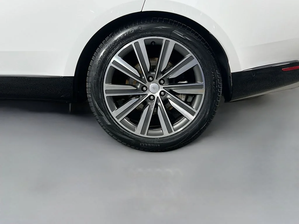 Used 2023 Fuji White Land Rover SE image 34