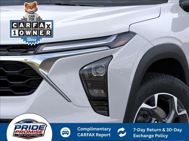 Used 2025 White Chevrolet LT image 12