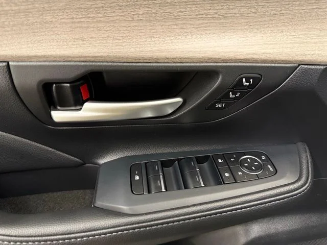 Certified Used 2025  Toyota Limited image 11