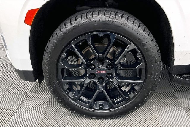 Used 2022 Summit White GMC SLE image 10
