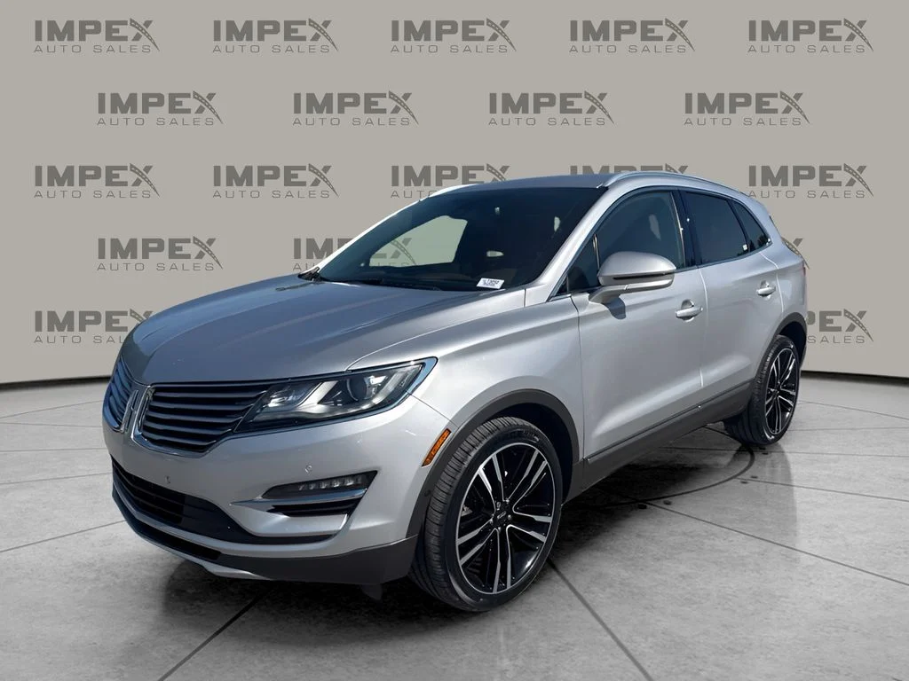Used 2018 Silver Lincoln Reserve image 1