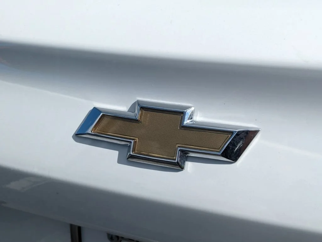 New 2025 Summit White Chevrolet LT image 12