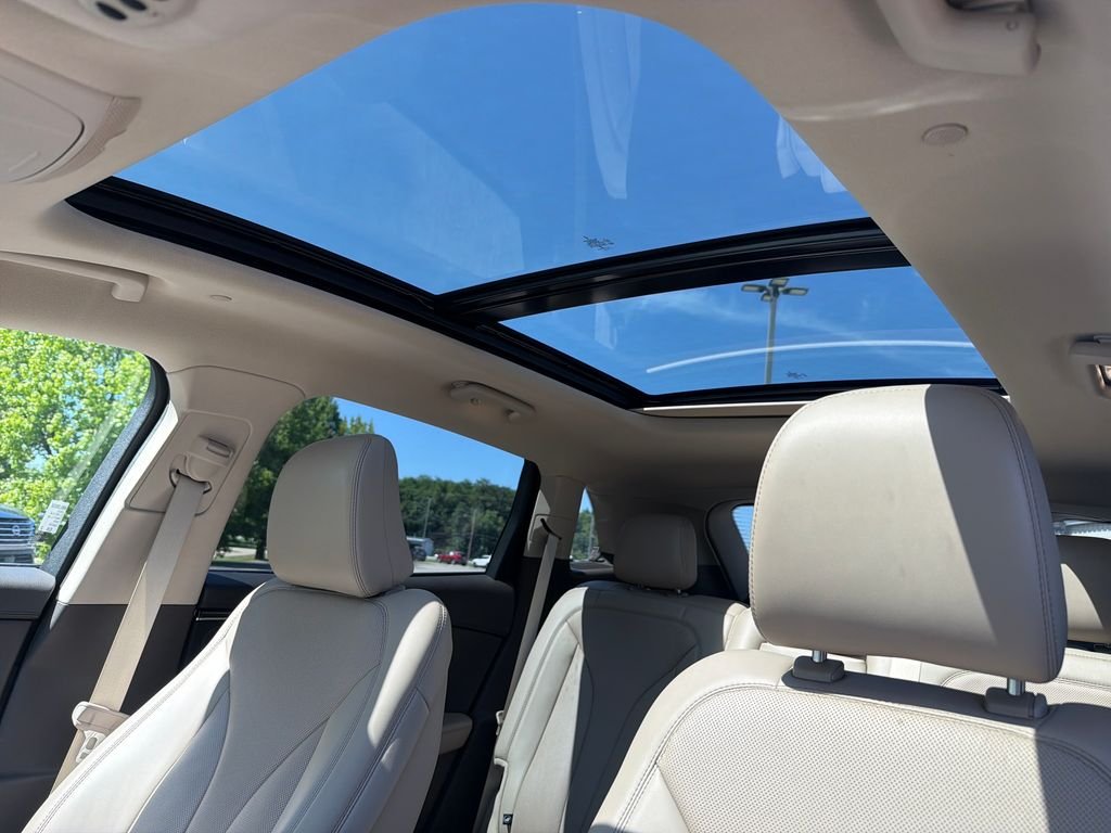 Used 2021 Green Lincoln Reserve image 24