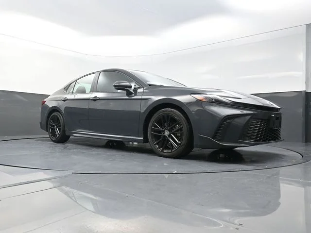 Used 2025  Toyota SE image 30