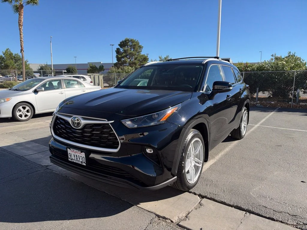 Used 2024 Black Toyota XLE image 3