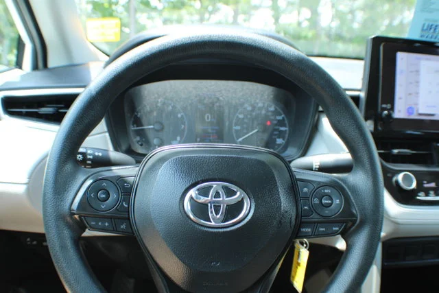 Used 2024 Wind Chill Pearl Toyota L image 7