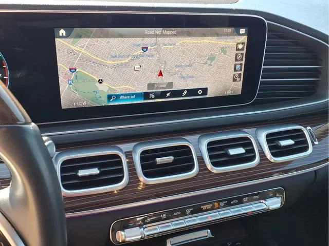 Used 2022 Silver Mercedes-Benz 4MATIC® image 9