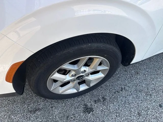 Used 2022 White Kia LX image 4