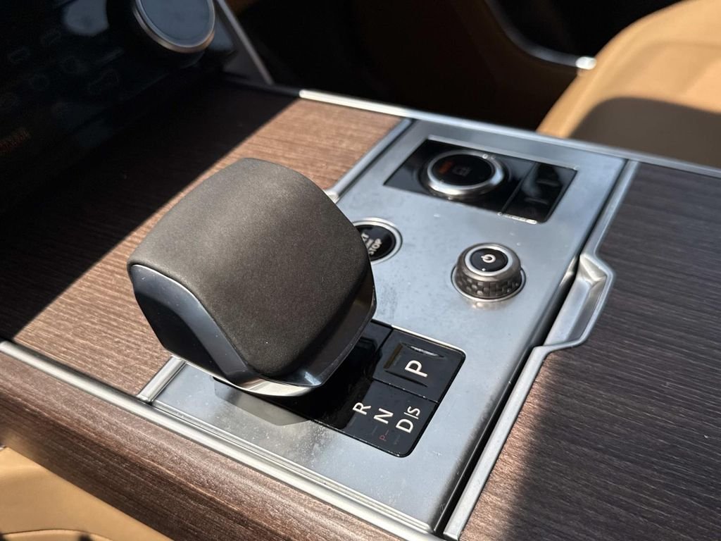 Used 2023 Blue Land Rover SE image 5