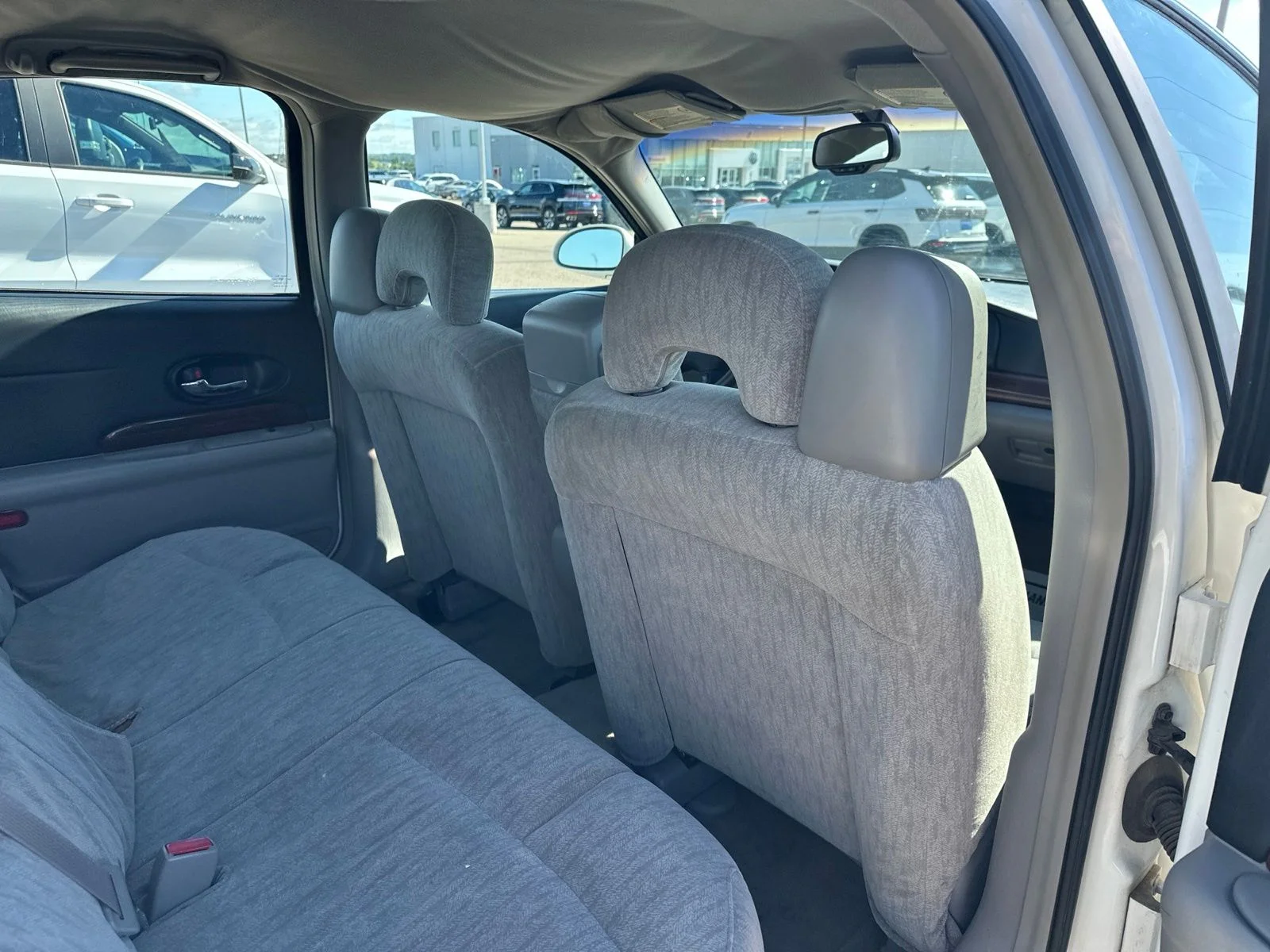 Used 2005 White Buick Custom image 26