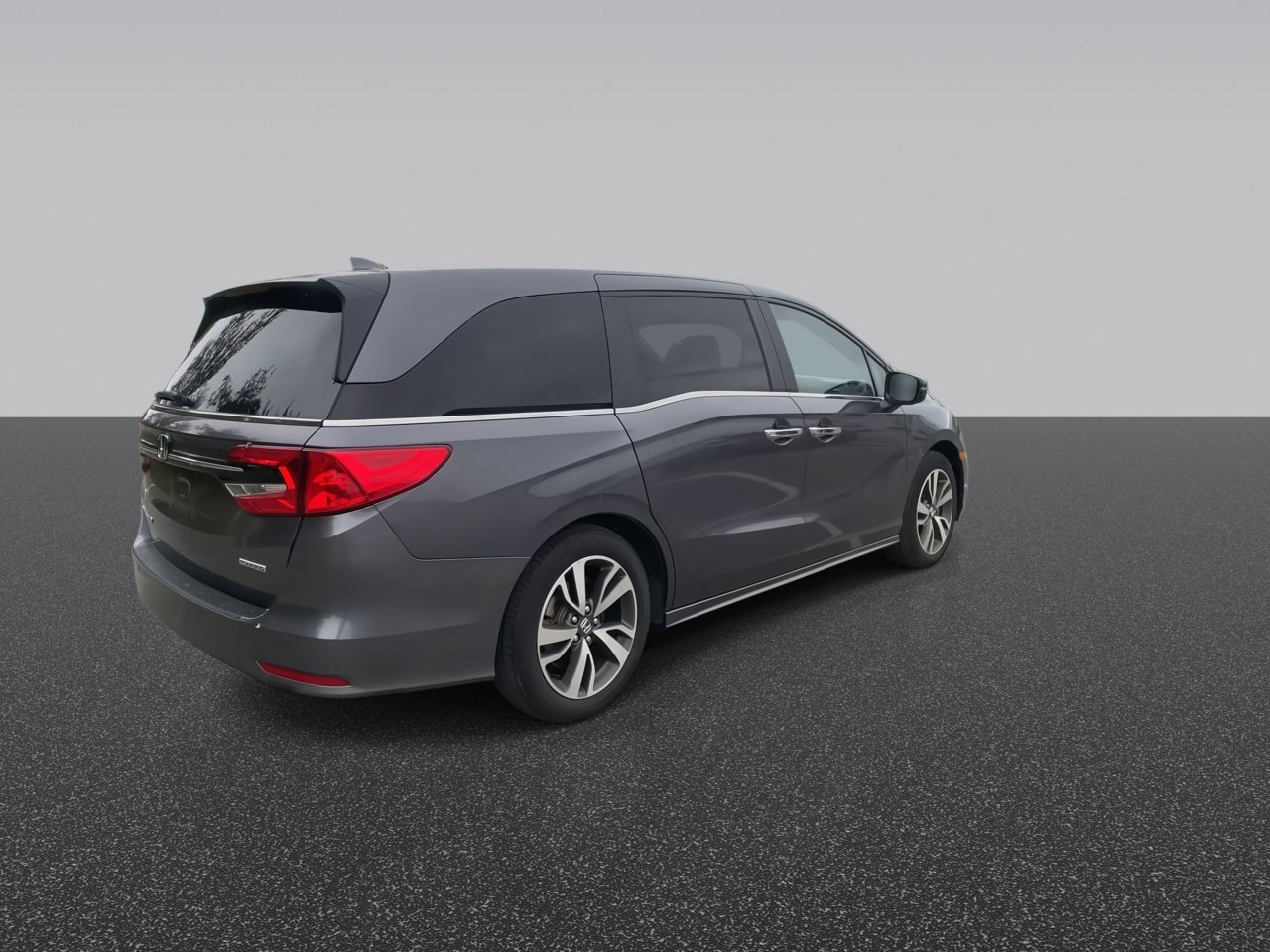 Used 2024 Modern Steel Metallic Honda Touring image 8