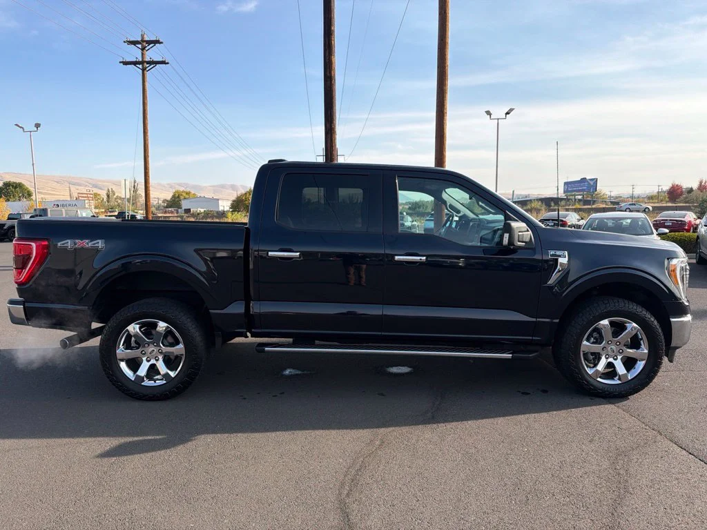 Certified Used 2021 Blue Metallic Ford XLT image 3