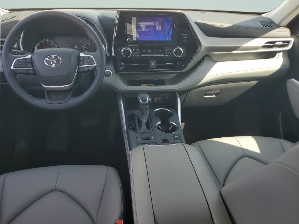Used 2025 Silver Toyota XLE image 11