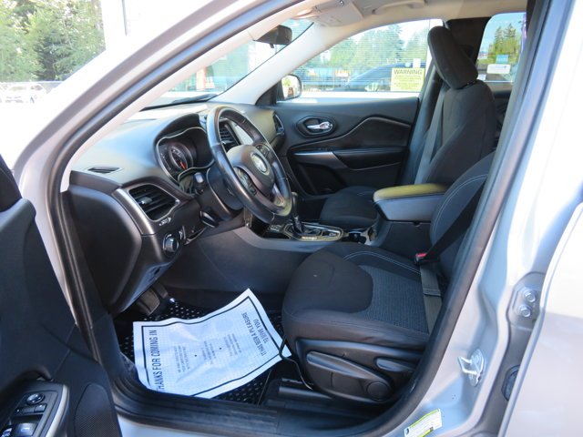 Used 2019 Gray Jeep  image 21
