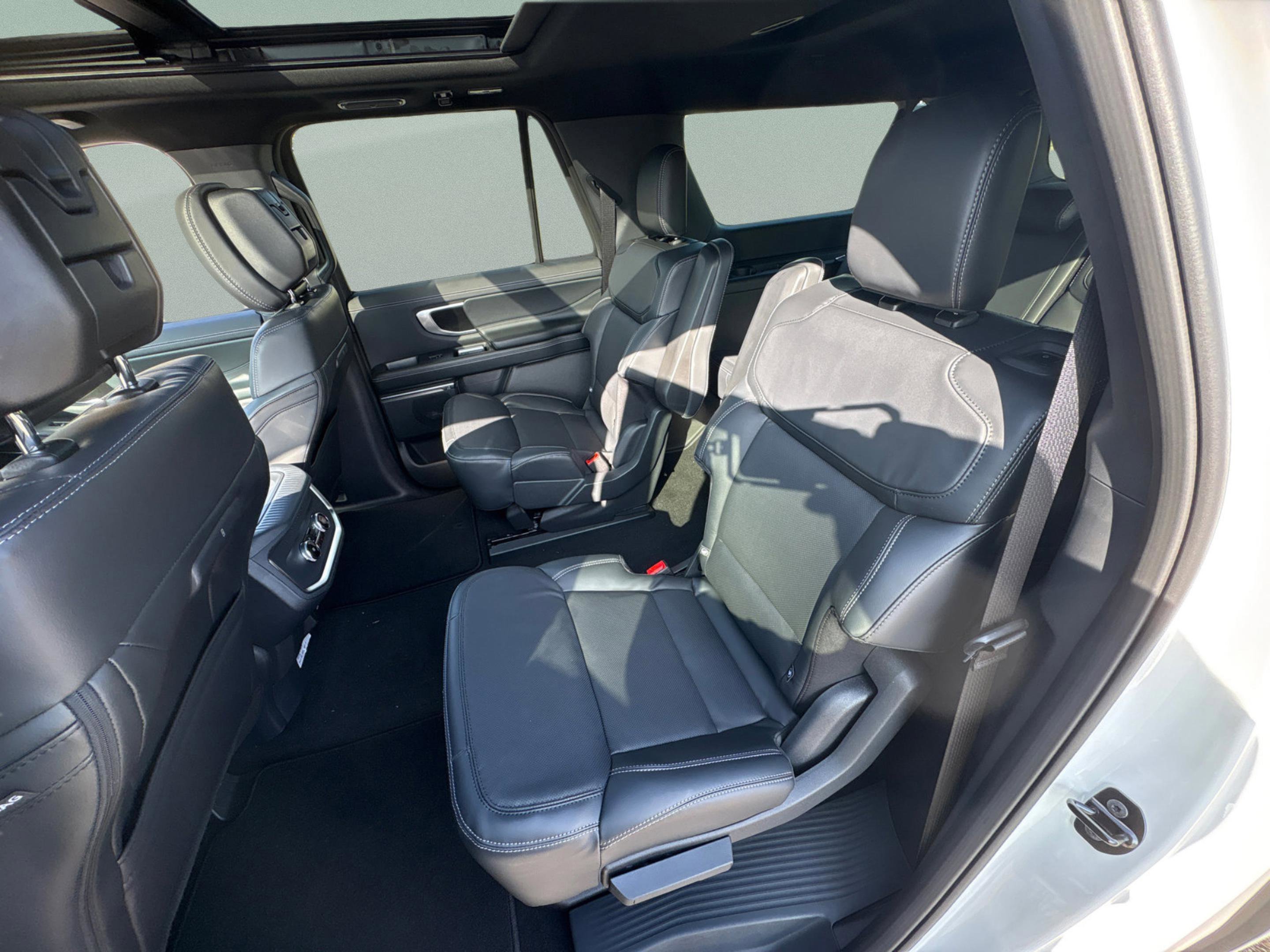 New 2026 Star White Metallic Tri-Coat Ford MAX Platinum® image 11