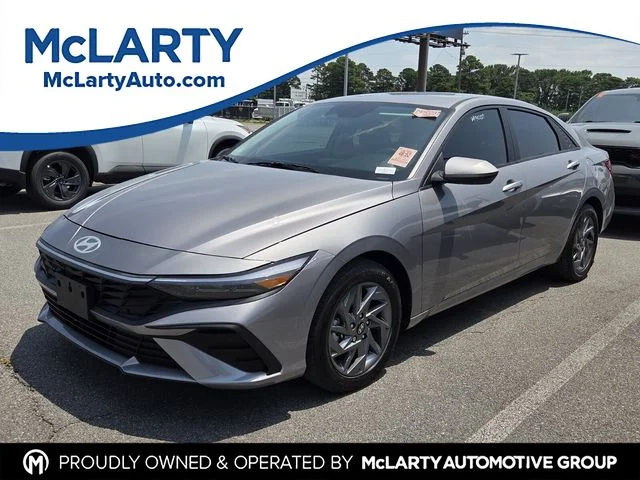 Used 2024 Silver Hyundai Blue image 1