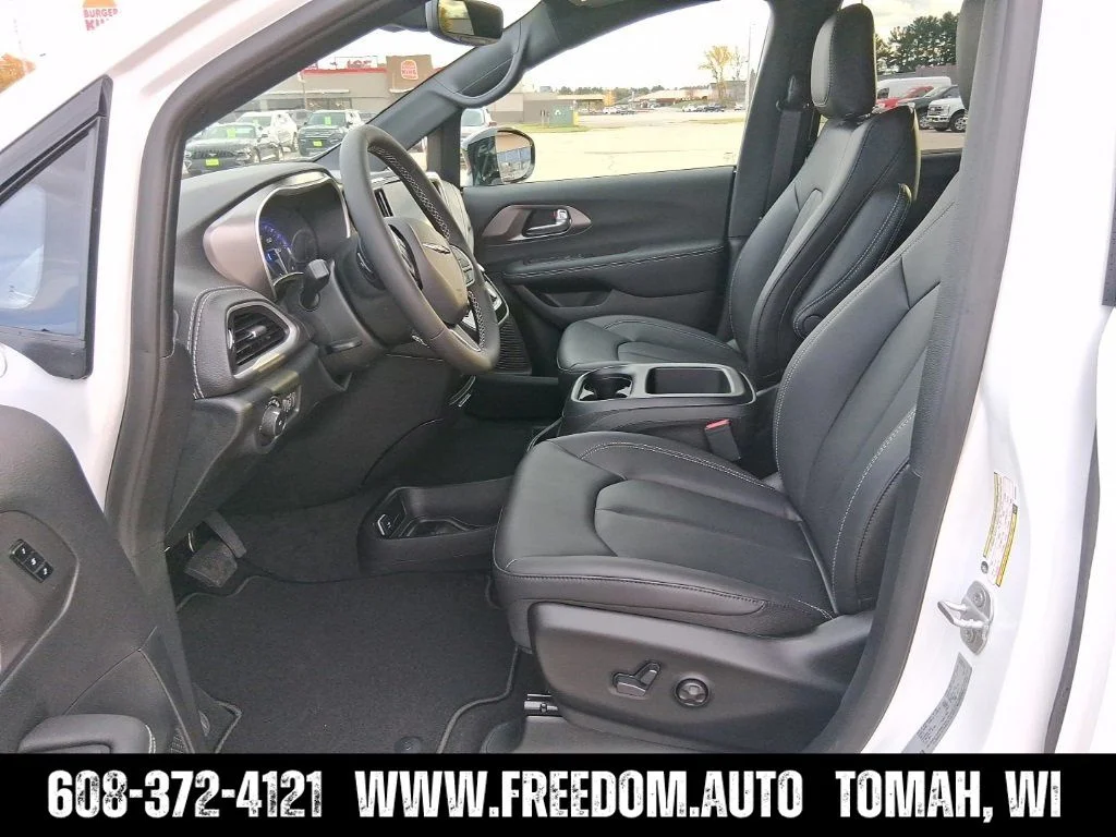 2026 Chrysler Pacifica Select - Photo 13