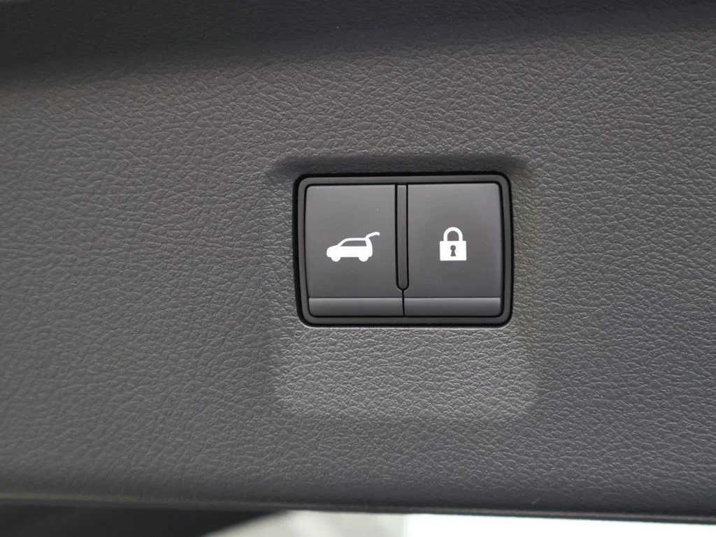 Used 2025 Gray INFINITI Sensory image 18