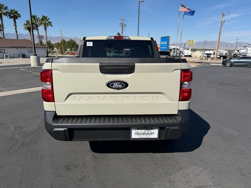 Used 2025 Desert Sand Ford XL image 4