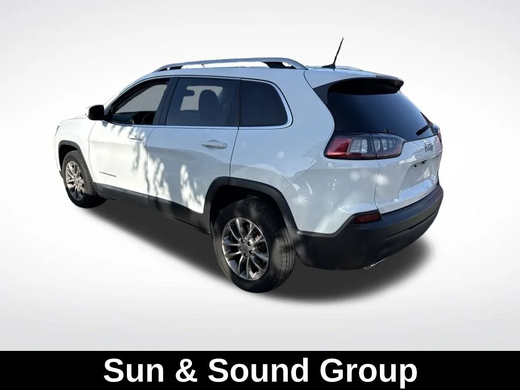 Used 2021 White Jeep Latitude Lux image 4