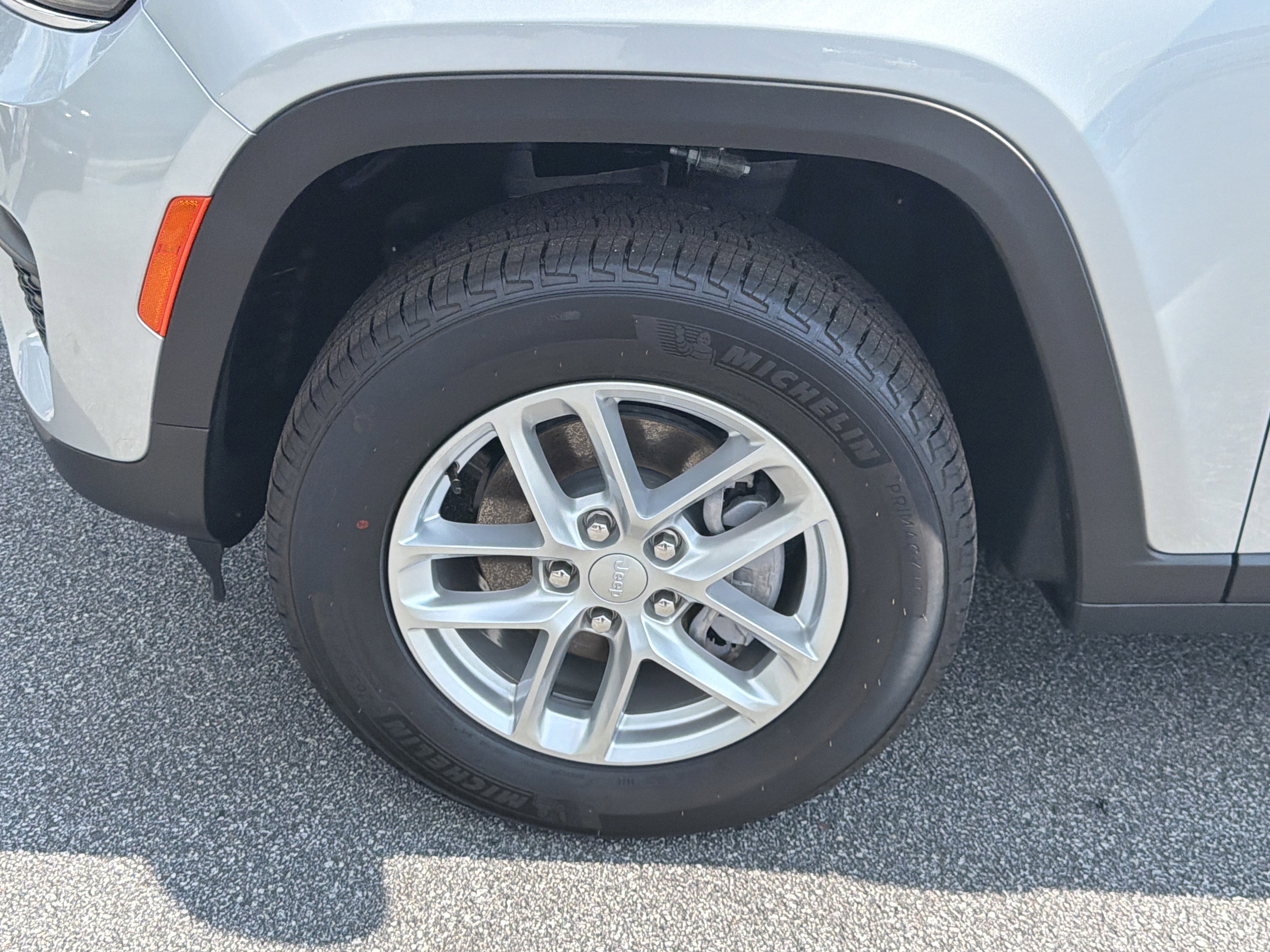 New 2026 Silver Zynith Jeep Laredo image 13
