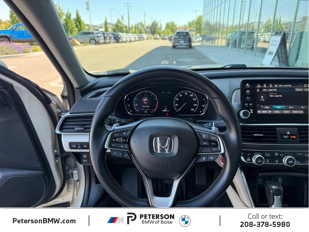 Used 2018  Honda Touring image 15