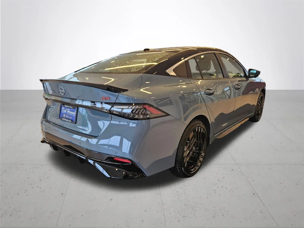 New 2026 Atlantic Gray Metallic / Super Black Two-tone Nissan SR image 7