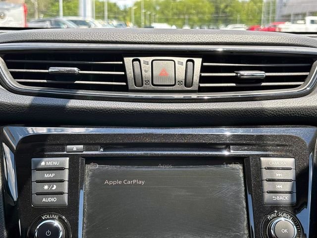 Used 2018 Red Nissan SV image 29