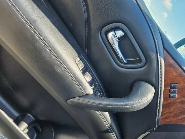 Used 2019 White INFINITI LUXE image 11