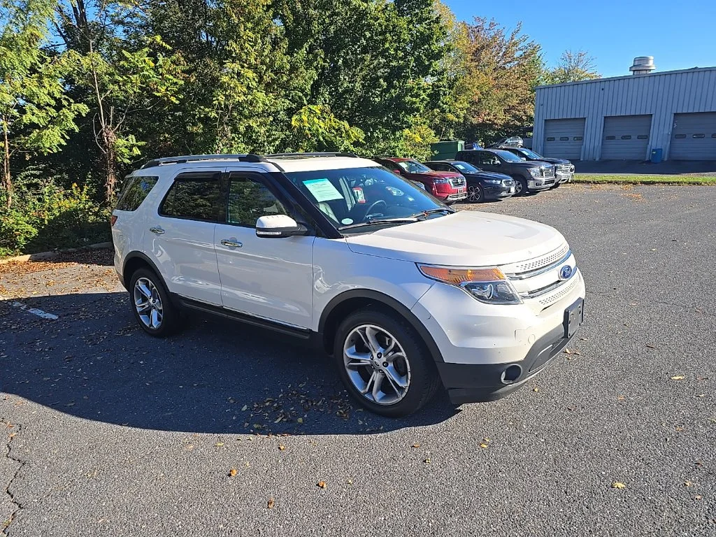 Used 2015 White Ford Limited image 4