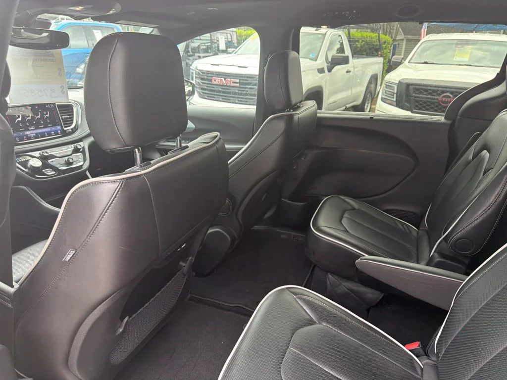 Used 2026 Black Chrysler Limited image 12