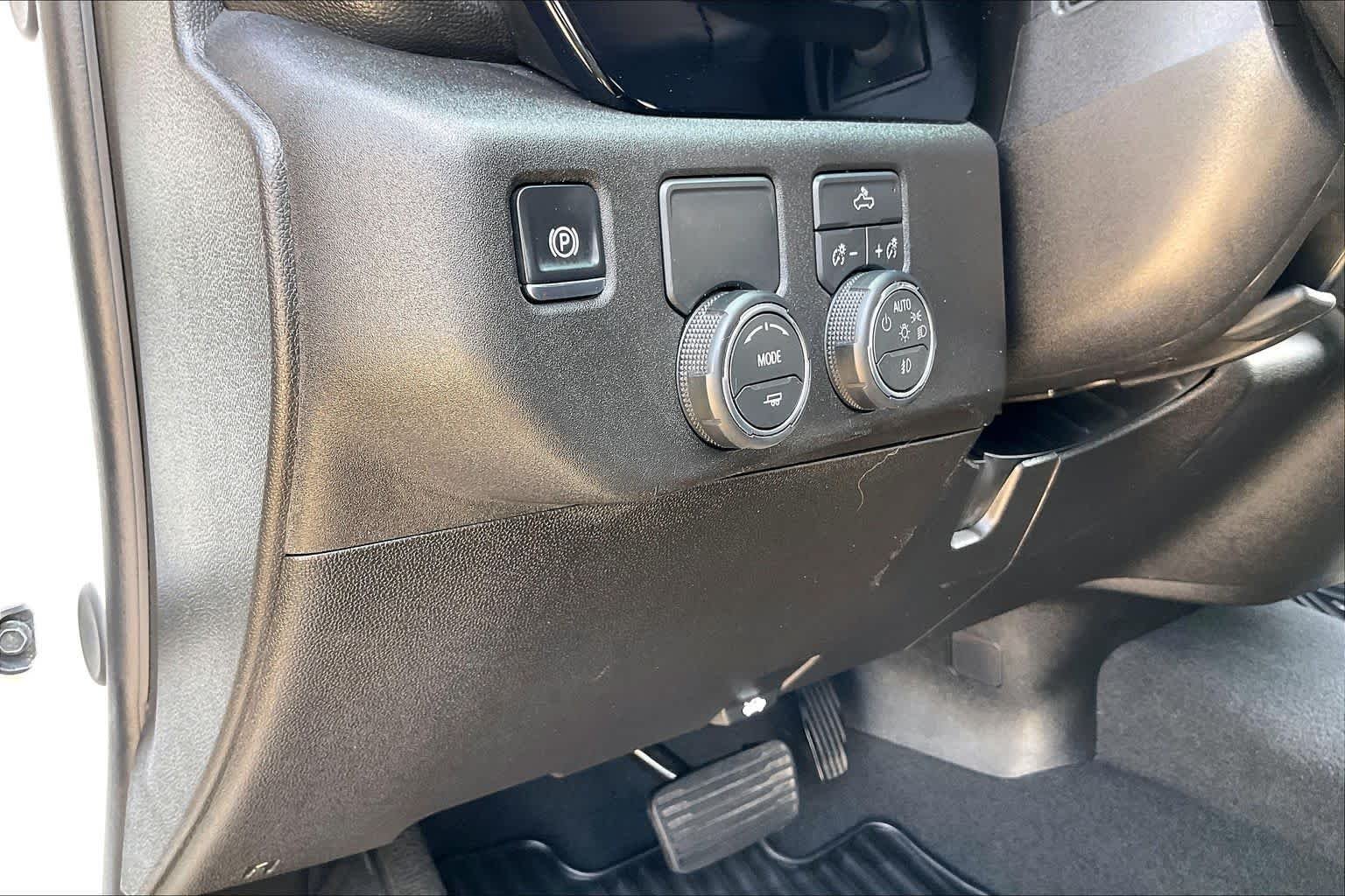 Used 2026 Summit White Chevrolet RST image 31