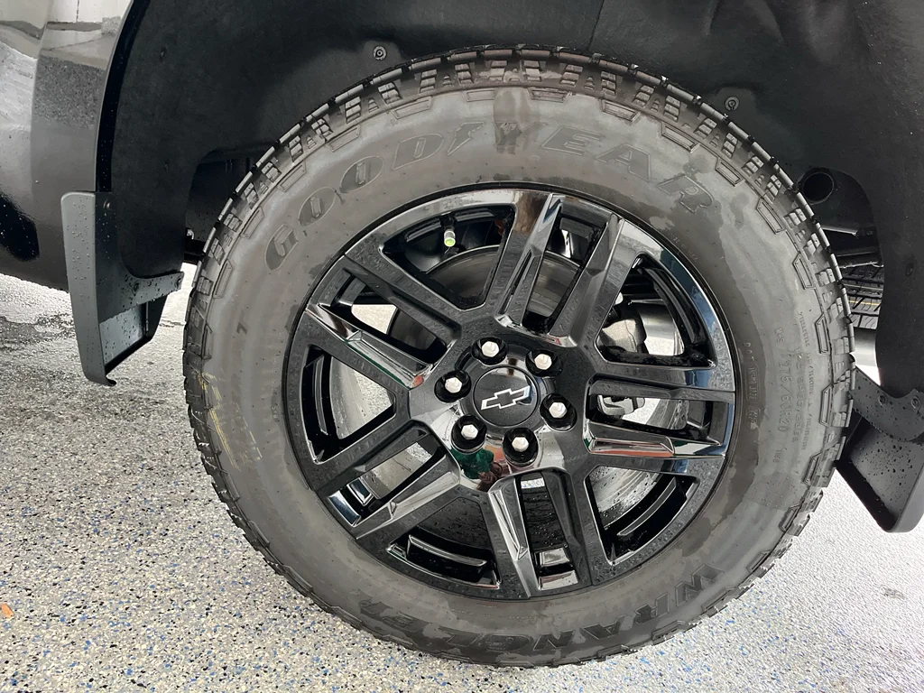 New 2026 Black Chevrolet High Country image 34