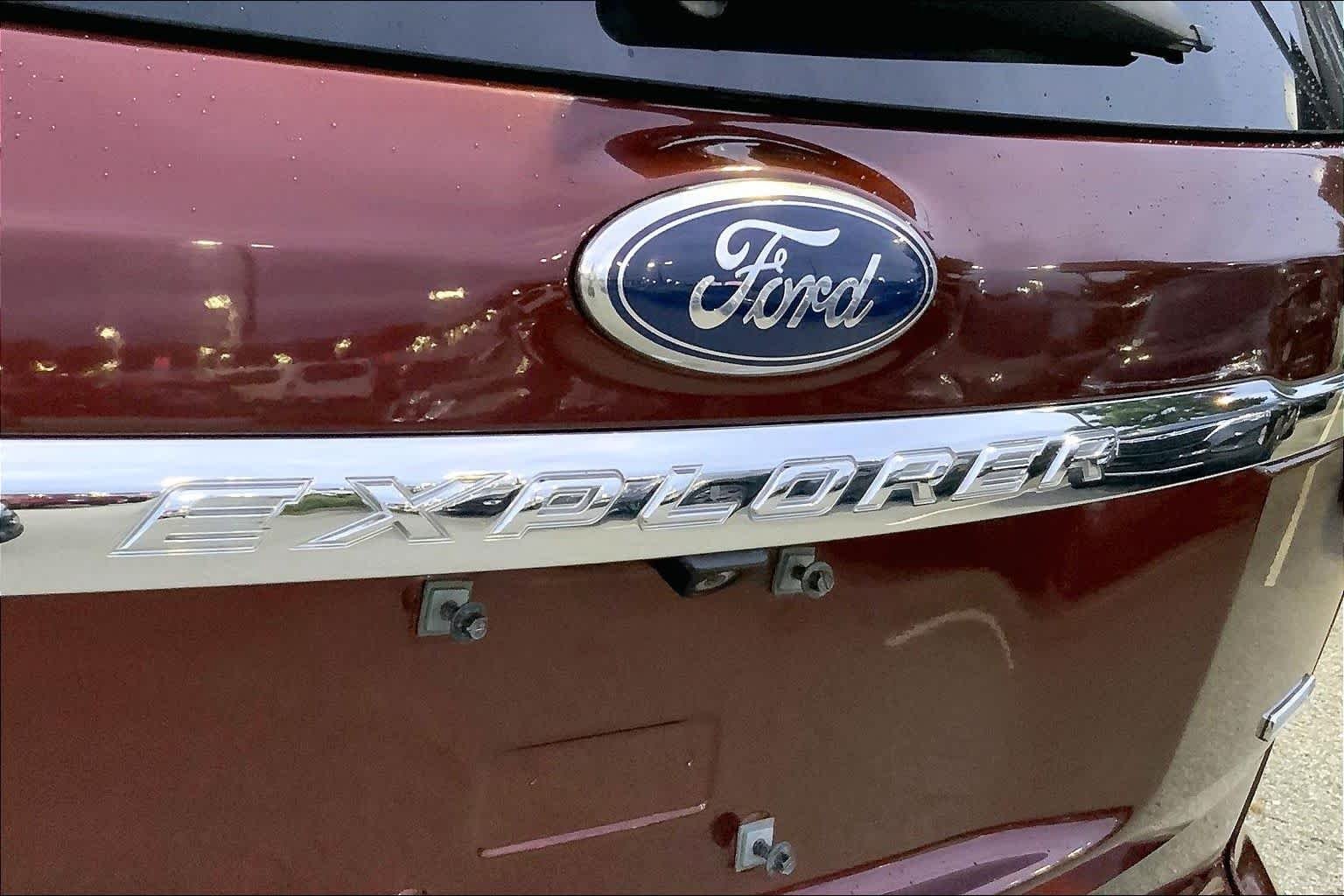 Used 2015 Bronze Fire Metallic Tinted Clearcoat Ford Limited image 9