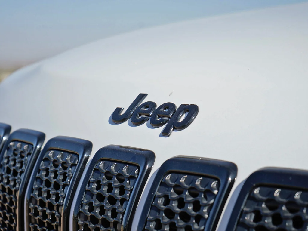 Used 2023 Bright White Clearcoat Jeep Altitude Lux image 3