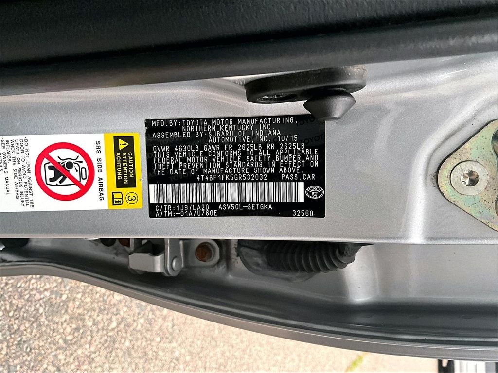 Used 2016 Silver Toyota XLE image 9