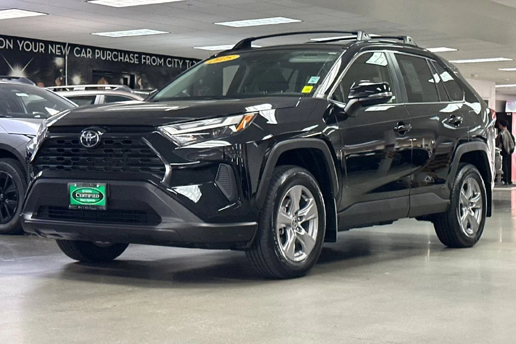 Used 2025 Black Toyota XLE image 8
