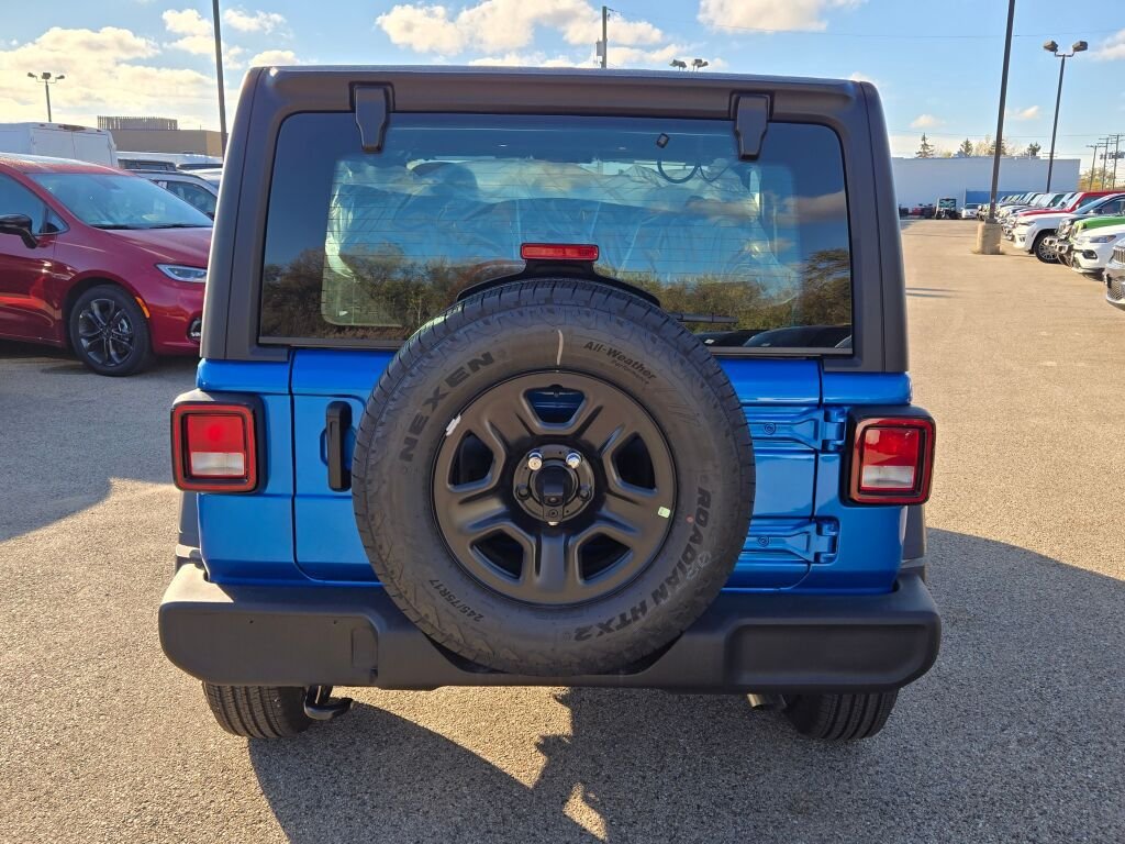 New 2026 Hydro Blue Pearl-Coat Exterior Paint Jeep Sport image 10