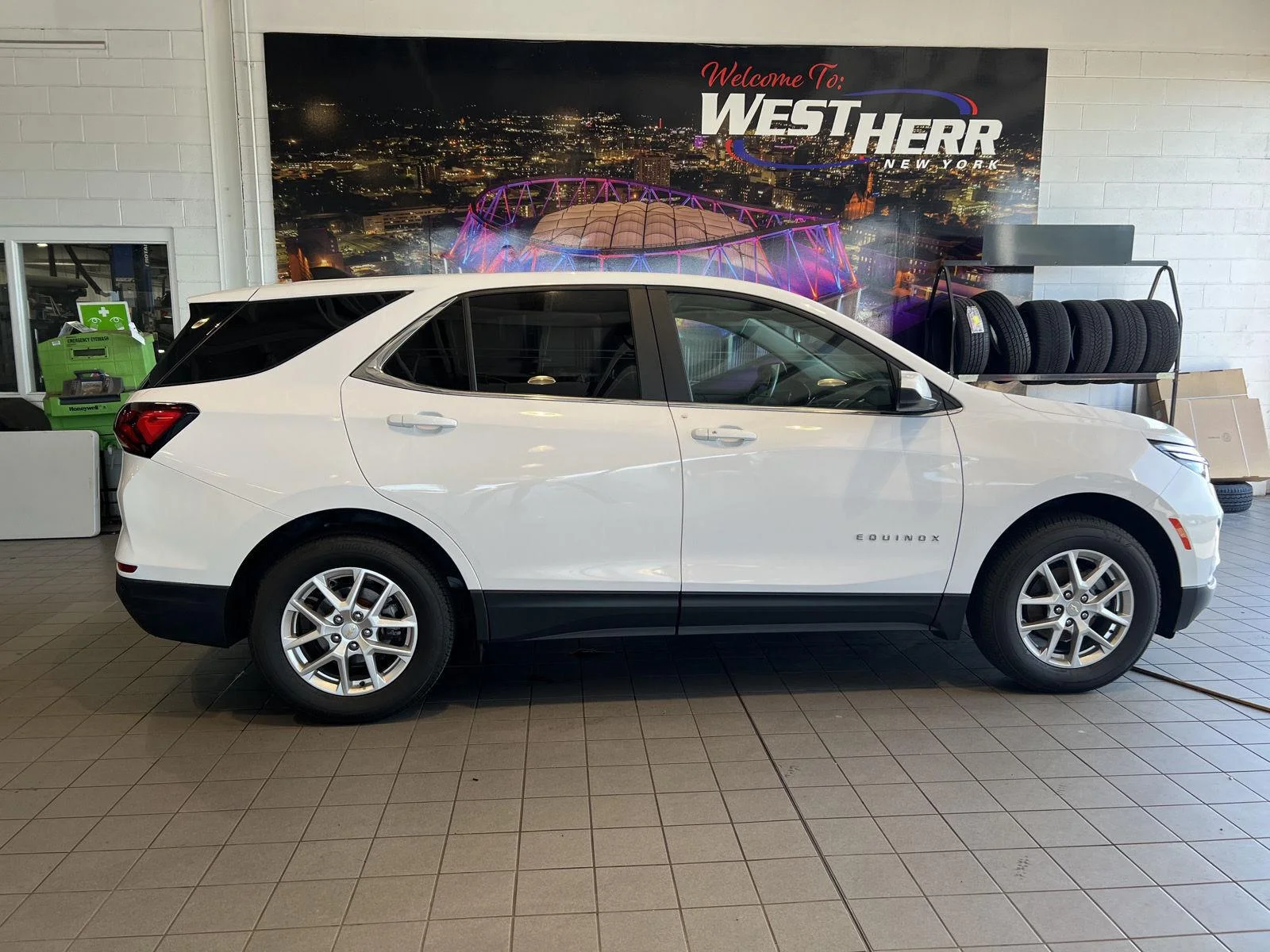 Used 2024 Summit White Chevrolet LT image 12