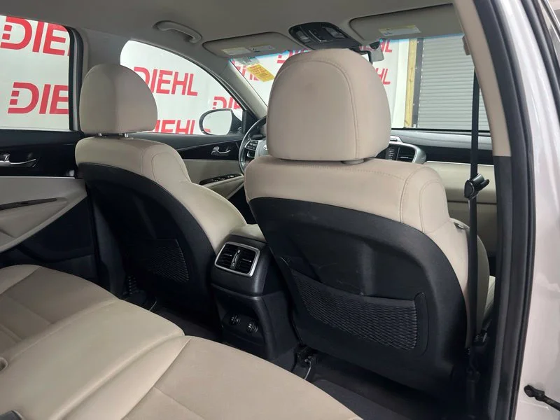Used 2019 White Kia LX image 11