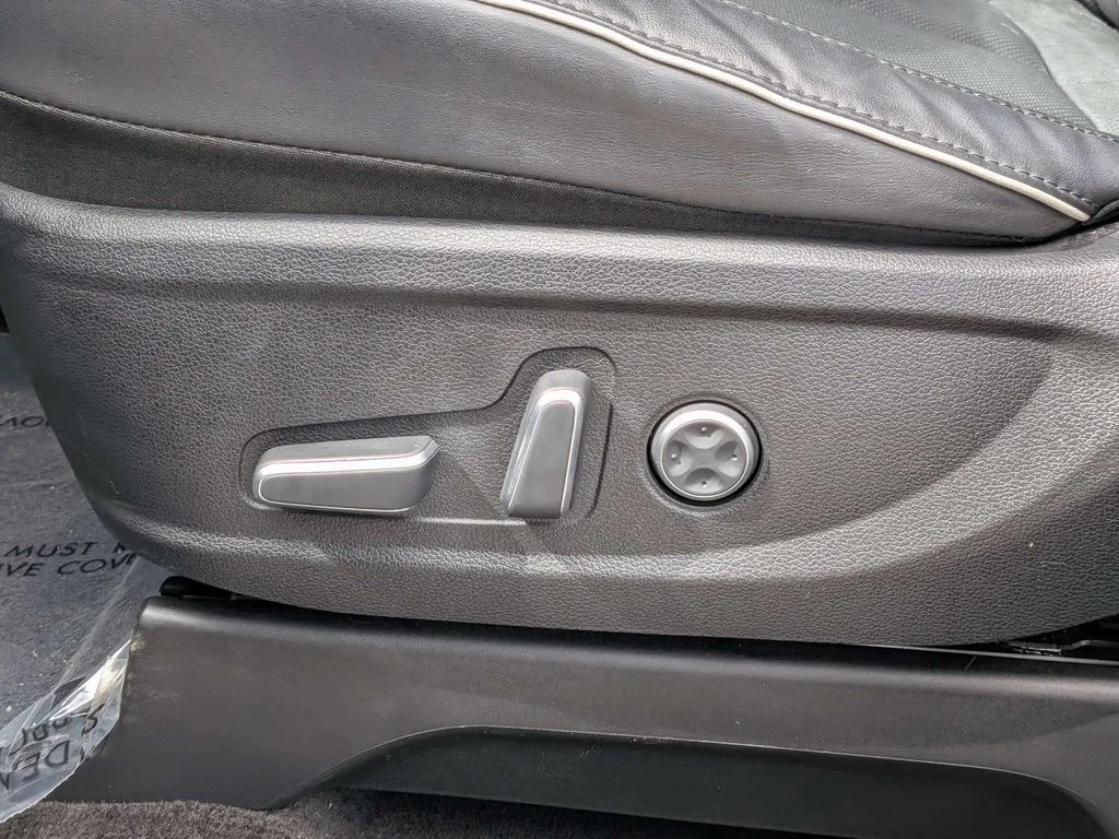 Used 2025 White Hyundai SEL Premium image 21