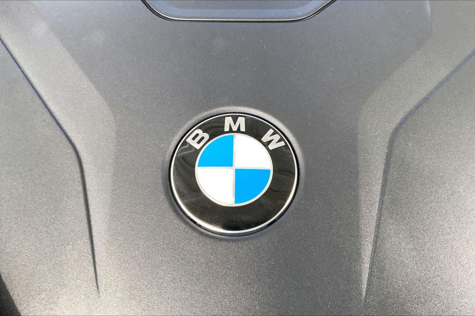 Used 2023 Alpine White BMW xDrive30i image 30