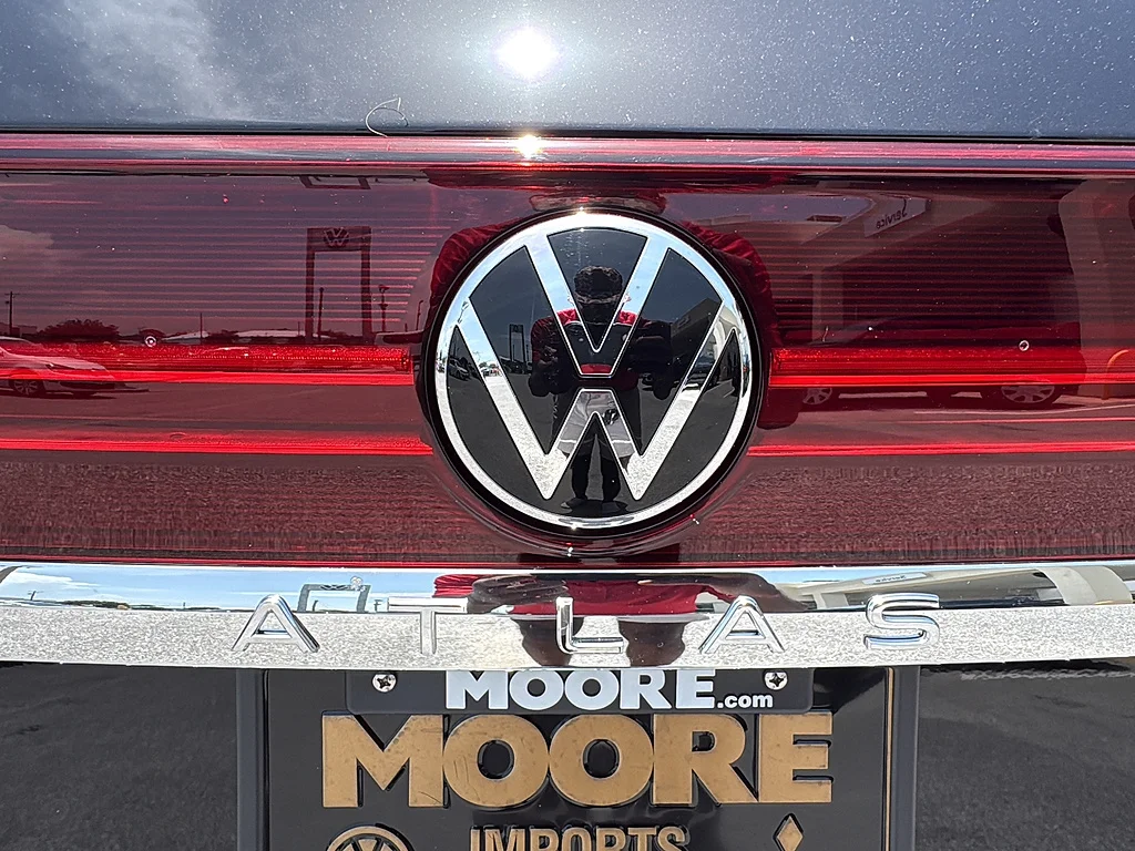 New 2026 Deep Black Pearl Volkswagen 2.0T SE FWD image 12