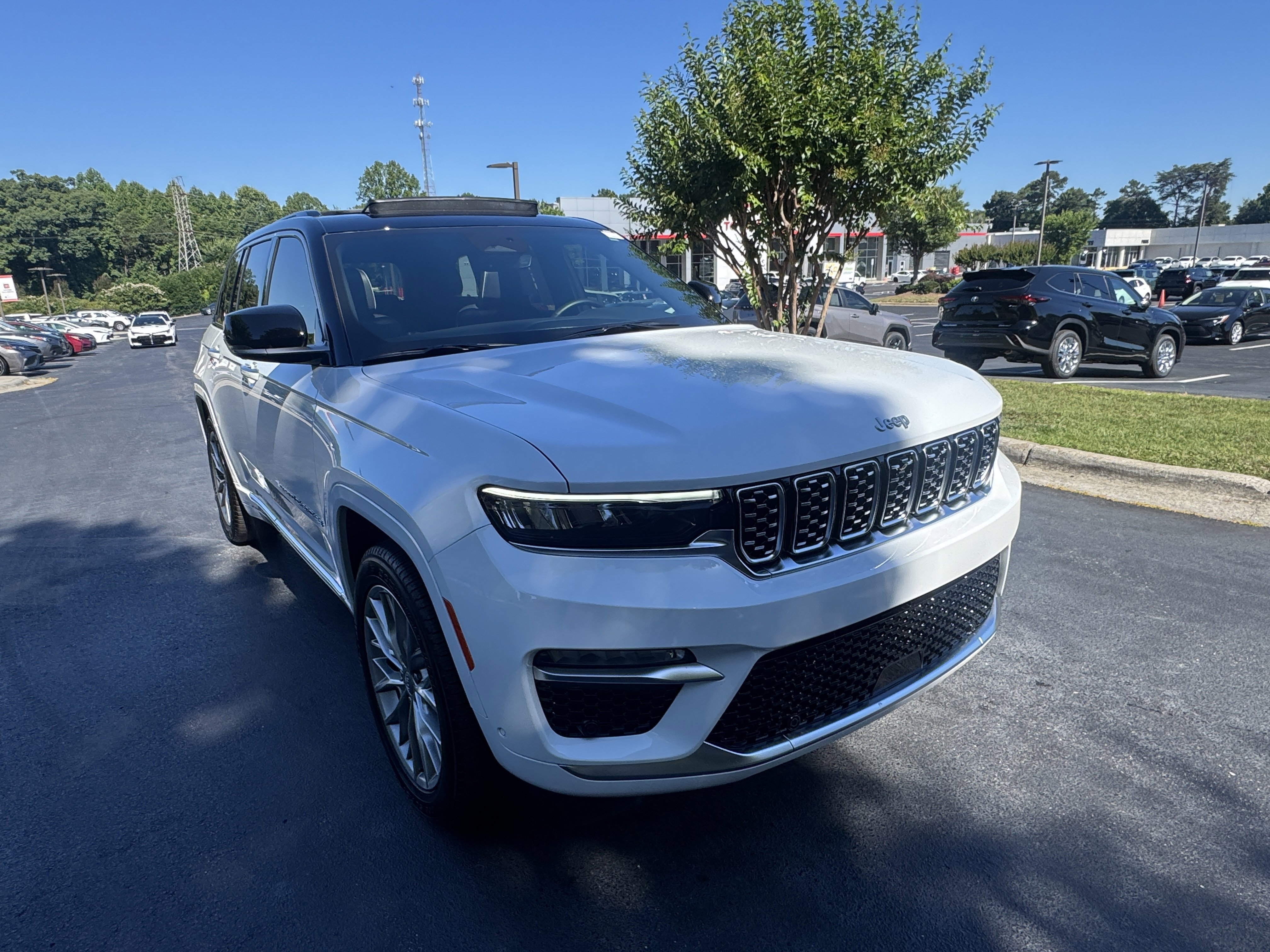 Used 2025 Bright White Clearcoat Jeep Summit image 3