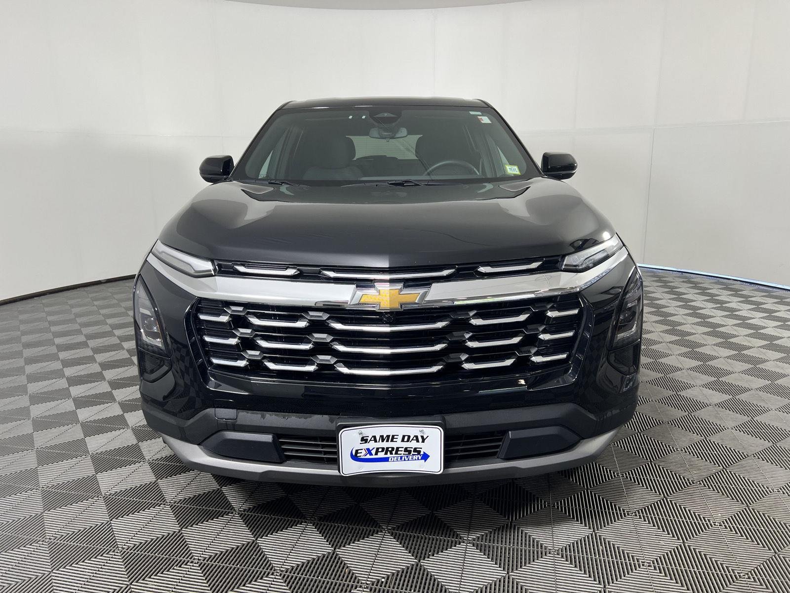 Used 2025 Mosaic Black Metallic Chevrolet AWD LT image 28