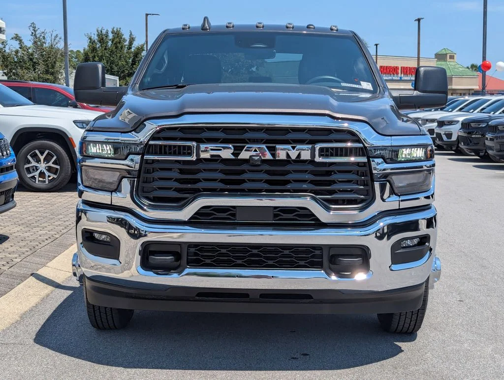 2025 RAM 3500 Tradesman - Photo 10