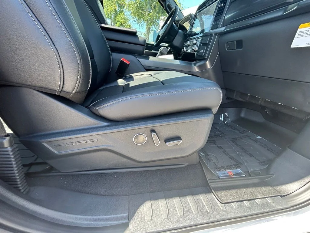 New 2026 Oxford White Ford Lariat image 30